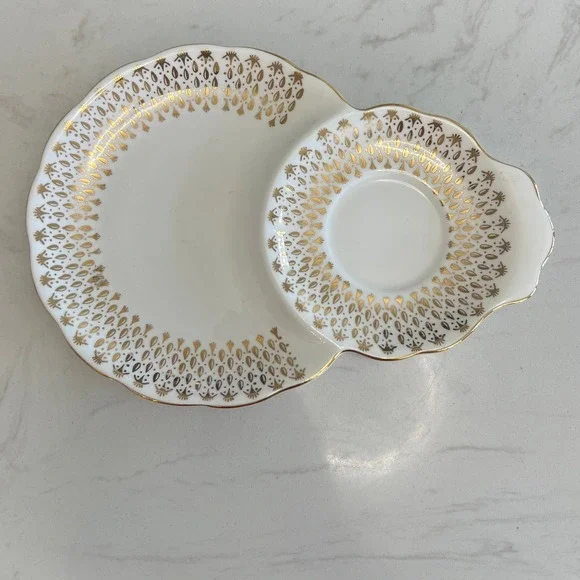 Queen Anne Bone China Snack Set Gold Filigree Teacup Tray England Vtg Tea Party - Picture 2 of 15